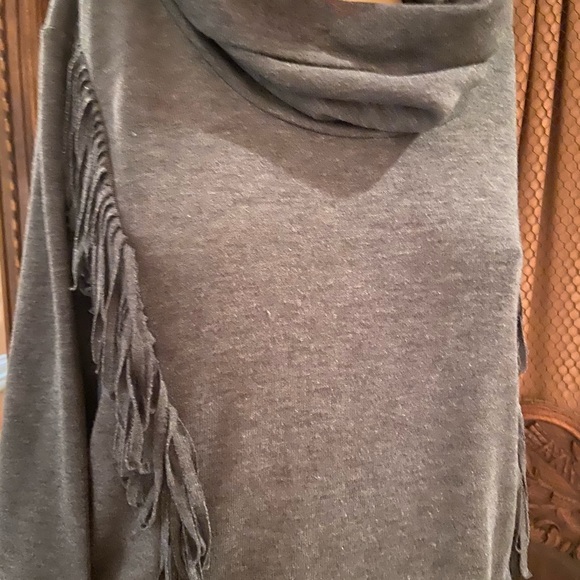 SHE AND SKY PULLOVER TOP - Picture 2 of 8